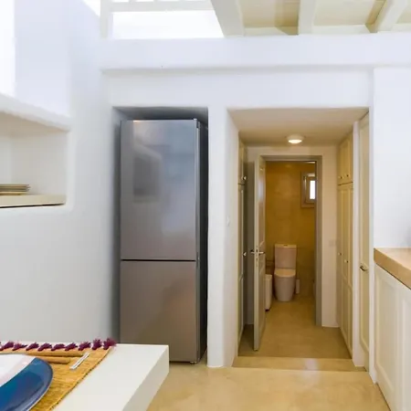 Thita Estate With Private Pool Apartment