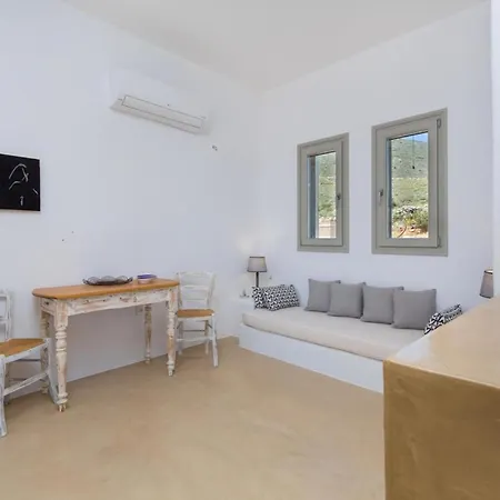 Thita Estate With Private Pool Apartment *